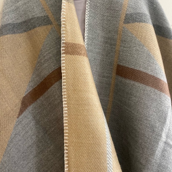 Plaid poncho - Picture 3 of 5